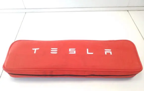 Tesla Model 3 First aid kit P147507600C