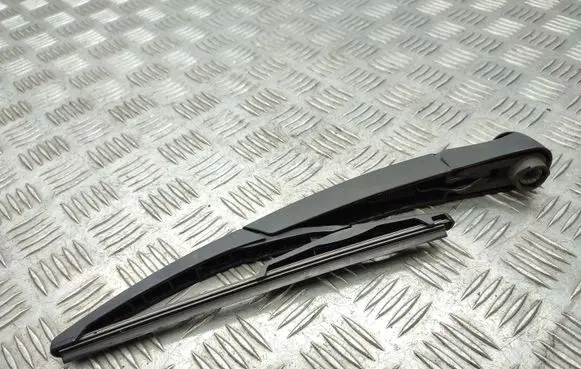 Rear wiper blade arm