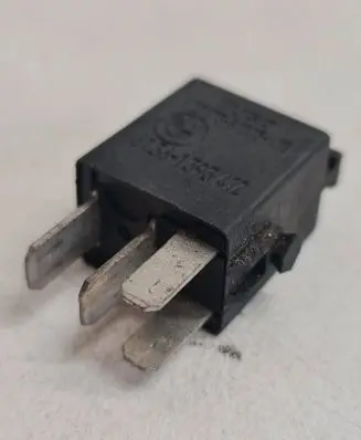 BMW 5 E34 Other relay 61361393412 V26073B1005X18