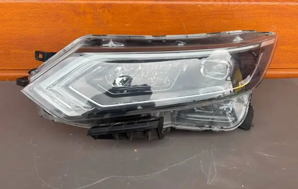 Nissan Qashqai Headlight/headlamp E1334708