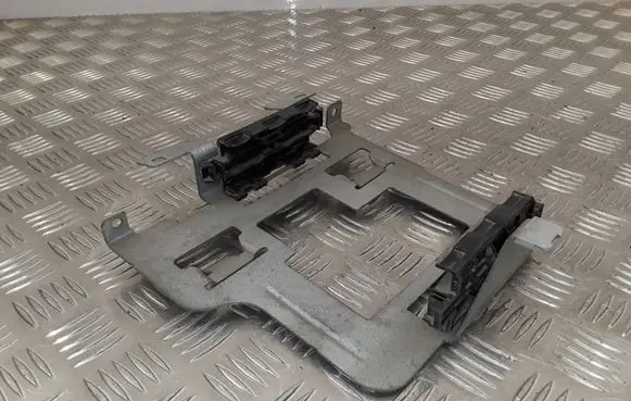 Volkswagen Caddy Other engine bay part 1T0906216L 1T0971739E
