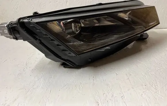 Skoda Octavia Mk4 Headlight/headlamp 5E4941016A
