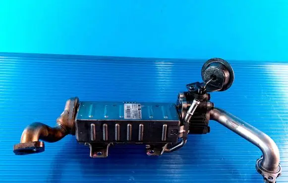 Toyota Avensis T270 EGR valve cooler 256010R020 13064130000