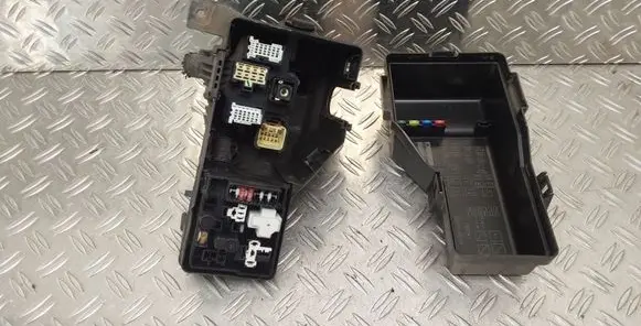 Toyota RAV 4 (XA20) Fuse box set 8267242070