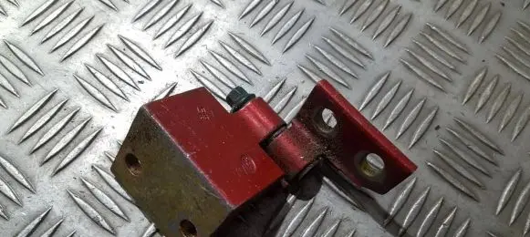 Peugeot 406 Rear door lower hinge