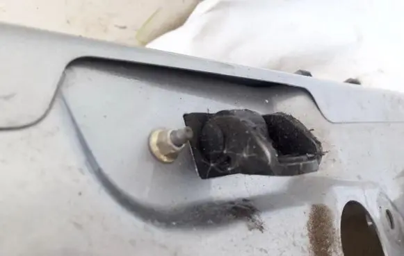 Ford Mondeo Mk III Rear door check strap stopper