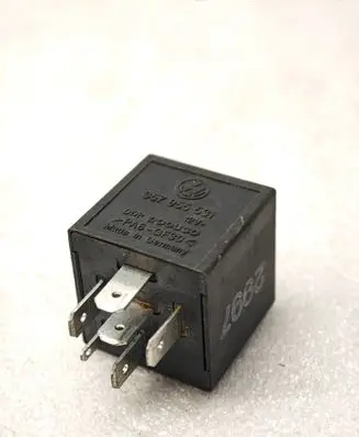 Volkswagen Golf III Other relay 357955531