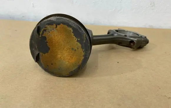 Renault Captur Piston with connecting rod