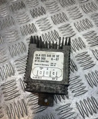 Mercedes-Benz A W168 Coolant fan relay A0255453232 898940000
