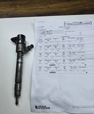 Volvo XC70 Fuel injector 30777526