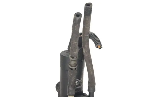Volvo C30 Windscreen/windshield washer pump 1S7117K624FE T655C