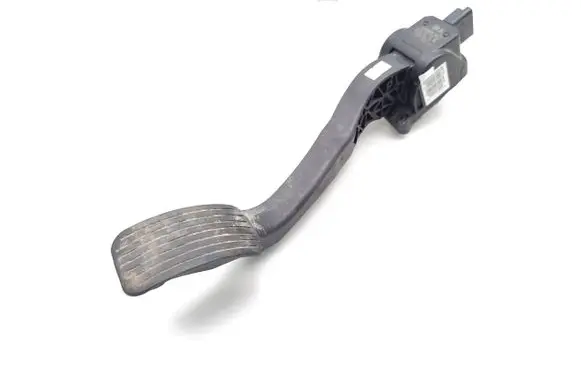 Accelerator throttle pedal