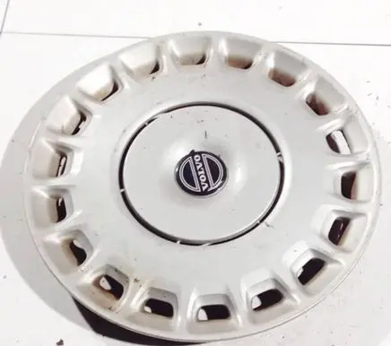 Volvo V50 R15 wheel hub/cap/trim 30615582
