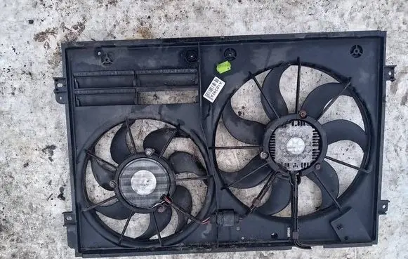 Radiator cooling fan shroud