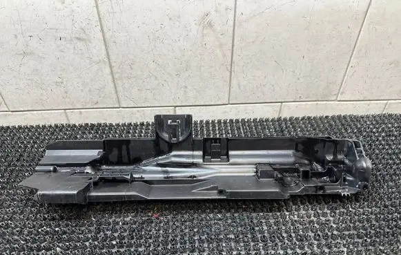 BMW 1 E81 E87 Radiator mount bracket 11074810 17107524914
