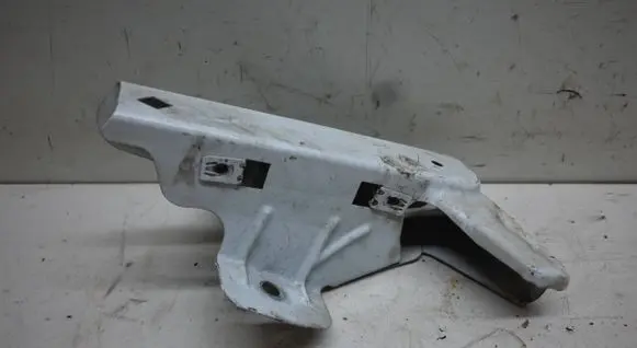 Fender mounting bracket