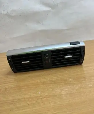 BMW X5 E70 Quarter panel pressure vent 921070503 D5282