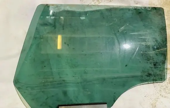 Opel Astra H Rear door window glass 