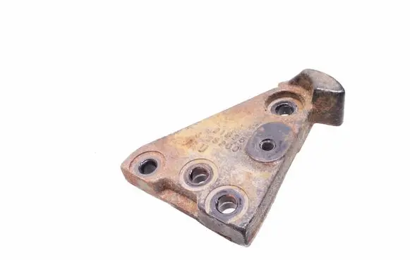 Engine mounting bracket