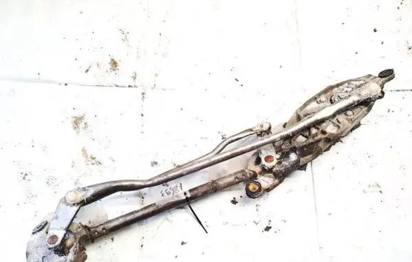 Mazda CX-7 Front wiper linkage and motor