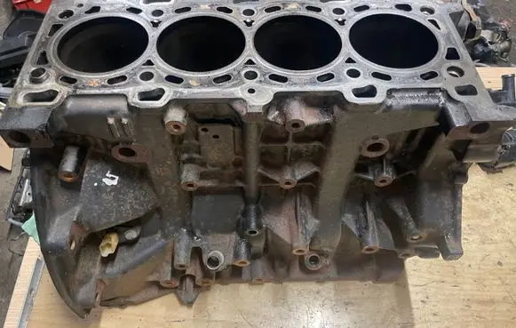 Renault Trafic II (X83) Engine block M9R630