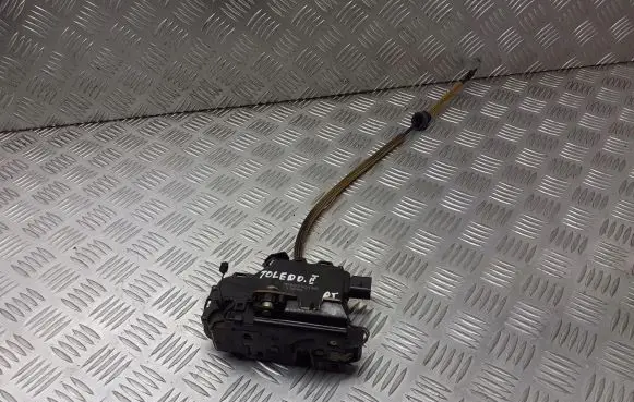Seat Toledo II (1M) Rear door lock 3B4839016A