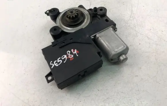 Volvo S40 Front door window regulator motor 31253484