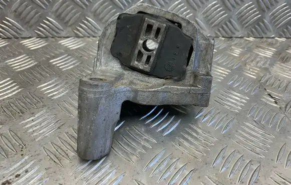 Volvo XC90 Engine mount bracket 326C88