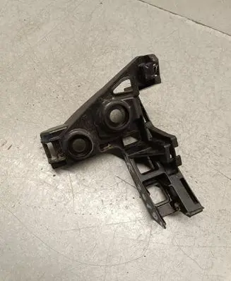 Rear bumper mounting bracket