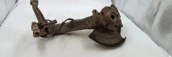 Audi A4 S4 B5 8D Front wheel hub
