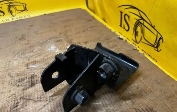 Ford Bronco Front differential bracket MB3W-5D080-AD MB3W5D080AD