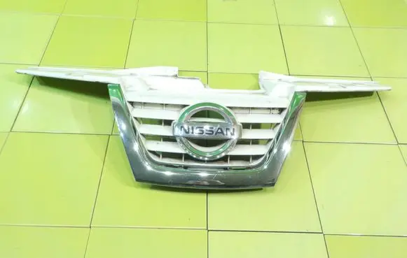 Nissan Juke I F15 Front bumper upper radiator grill XP240