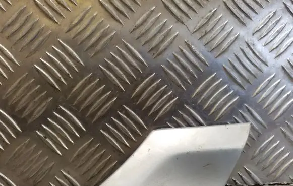 Rear fender molding trim
