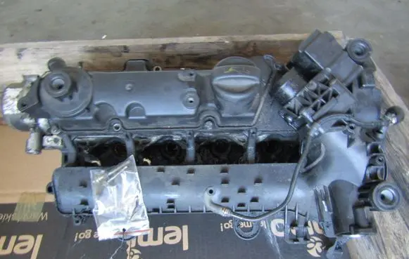 Peugeot 206 CC Engine head 9643477110