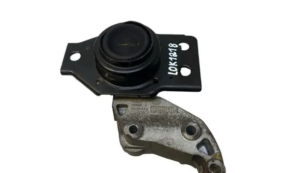 Nissan Qashqai+2 Engine mount bracket F6036100F F6038130A