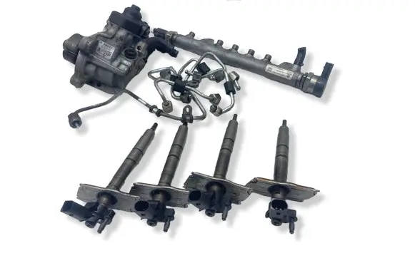 Volkswagen Golf VI Fuel injection system set 0445116030 0445010507 03L130089