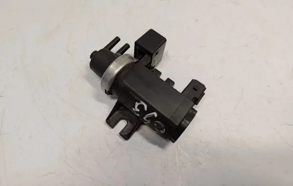 BMW 5 E39 Valve vacuum 2247906 11742247906 11747796634