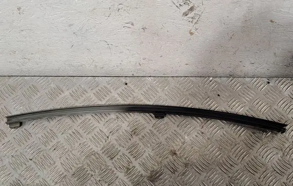 Toyota Avensis T250 Rear door windshield rail 6740720340