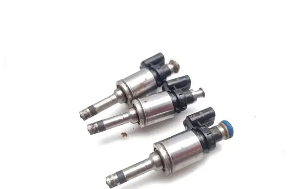 Ford Fiesta Fuel injectors set DM5G9F593AC