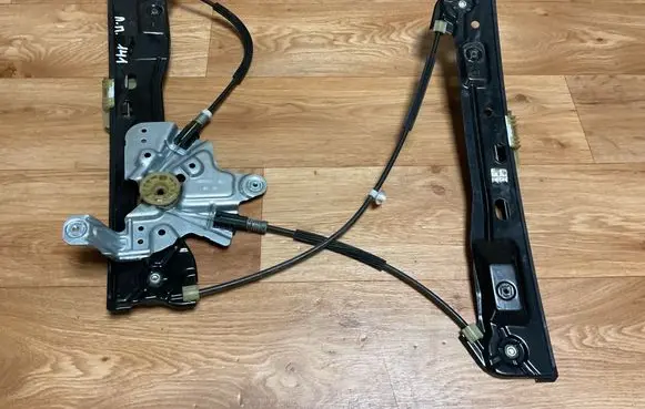 Opel Insignia A Front door electric window regulator 20952453