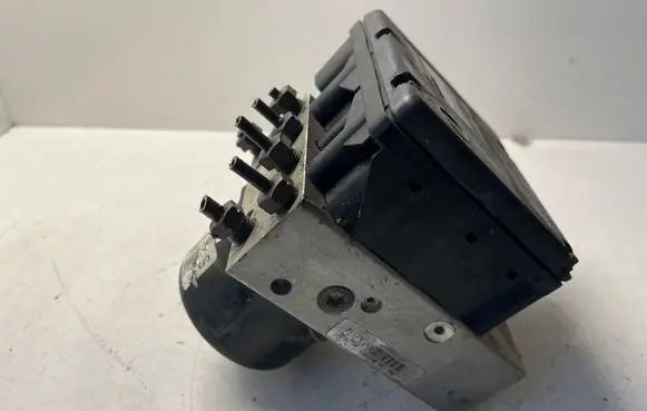 Volvo V70 ABS Pump 8619538 TKR0K07N77 10094904233