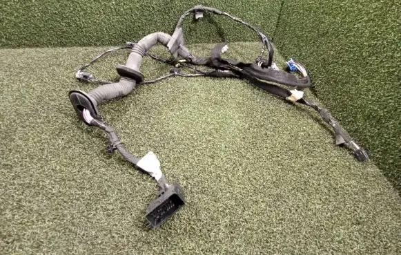 Opel Movano B Rear door wiring loom 241244590R 820077254