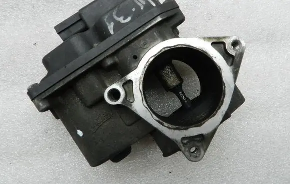 Volkswagen Golf VI EGR valve 03L131501E 03L131501