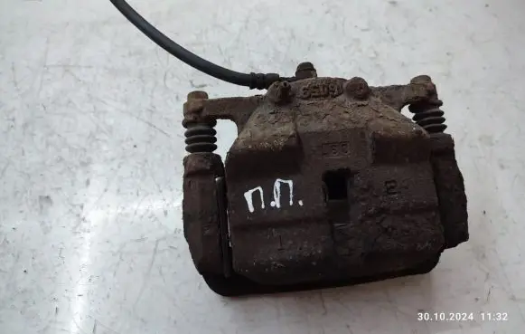 Nissan Qashqai Front brake caliper