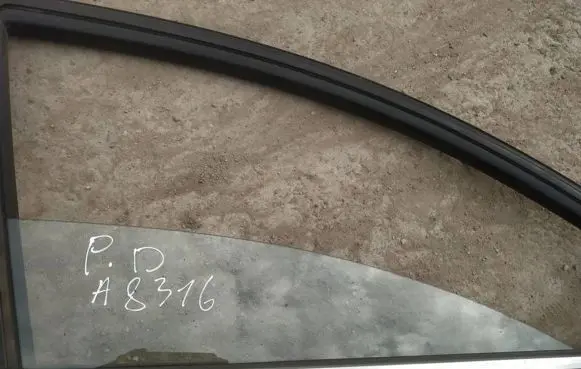 Chevrolet Captiva Front door window glass four-door