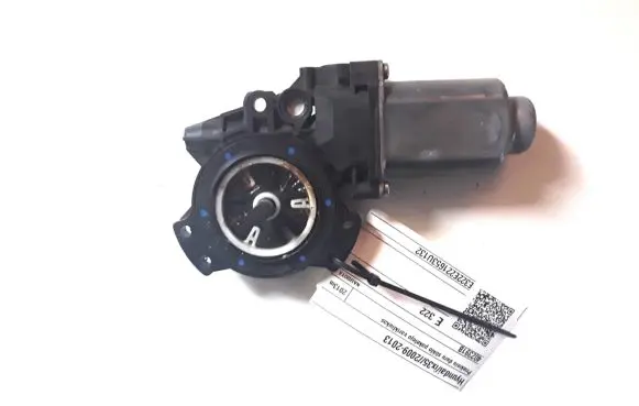 Hyundai ix35 Front door window regulator motor 402391B