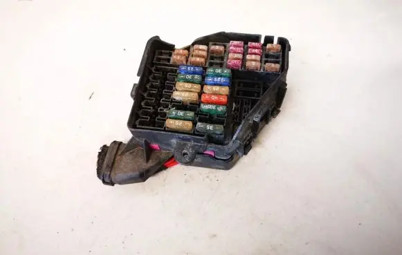 Volkswagen PASSAT B5 Fuse box set 8D1941824