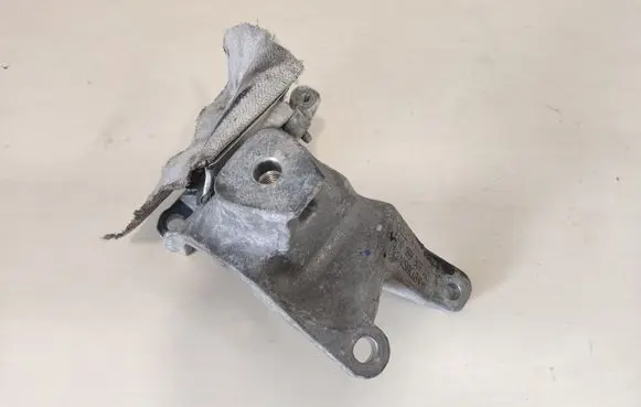 Audi A8 S8 D4 4H Engine mounting bracket 4H0199307AC