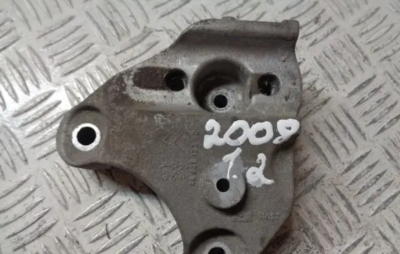 Peugeot 2008 I Gearbox mounting bracket 9684812280