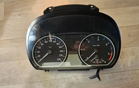 BMW 1 E81 E87 Speedometer (instrument cluster) 1041568